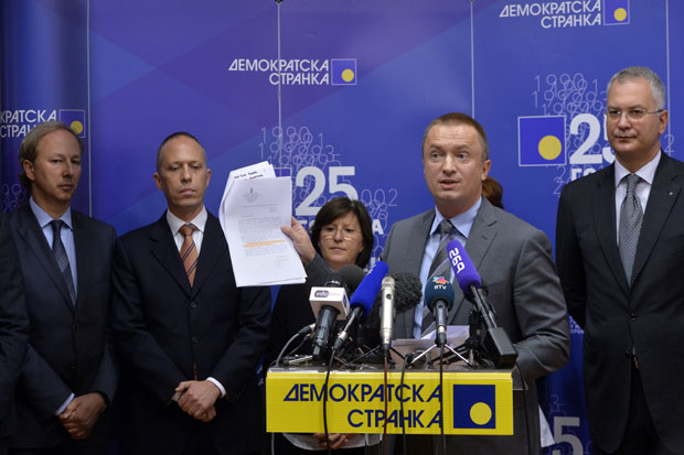 Шутановац излази на црту Пајтићу